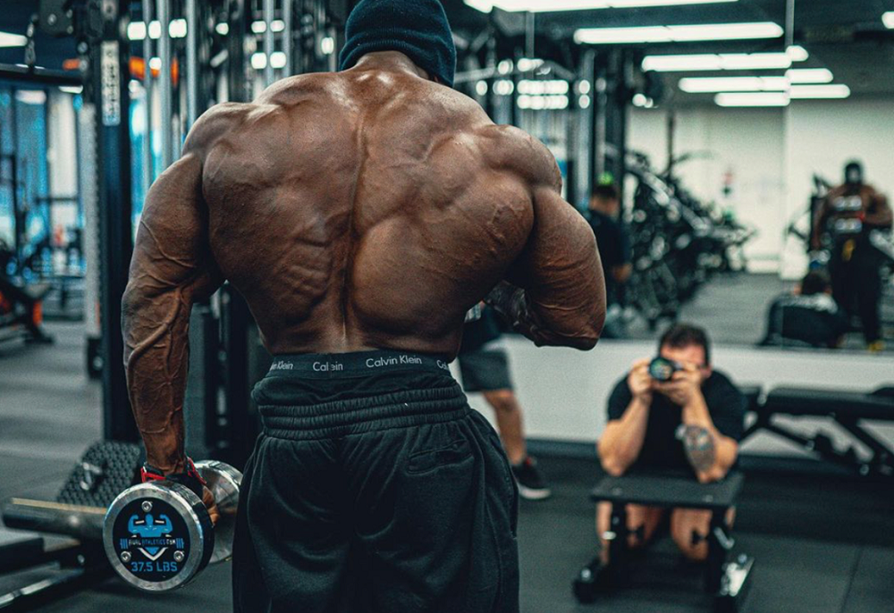 Anadrol-Bodybuilding-huge-muscles-man